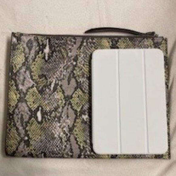 Banana Republic Pouch- Snakeskin Pattern - Picture 4 of 13